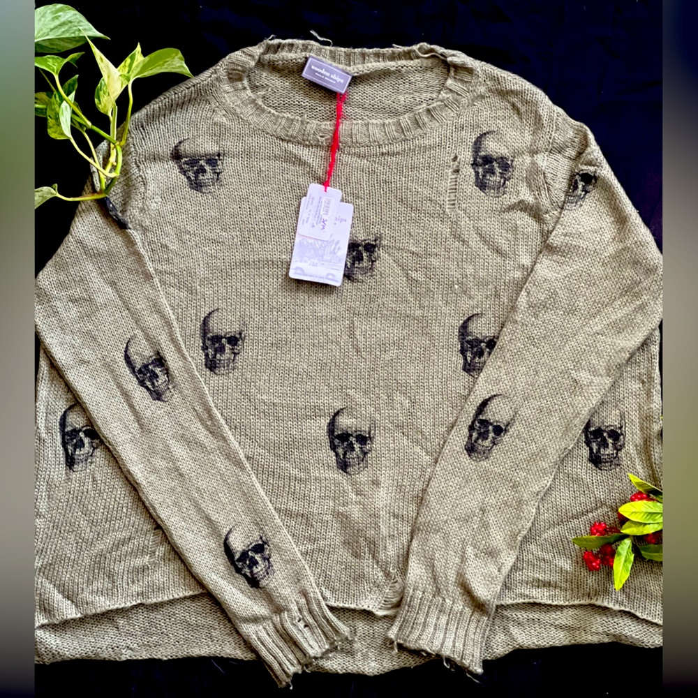 NWT 🦚Wooden Ships Skull Sweater